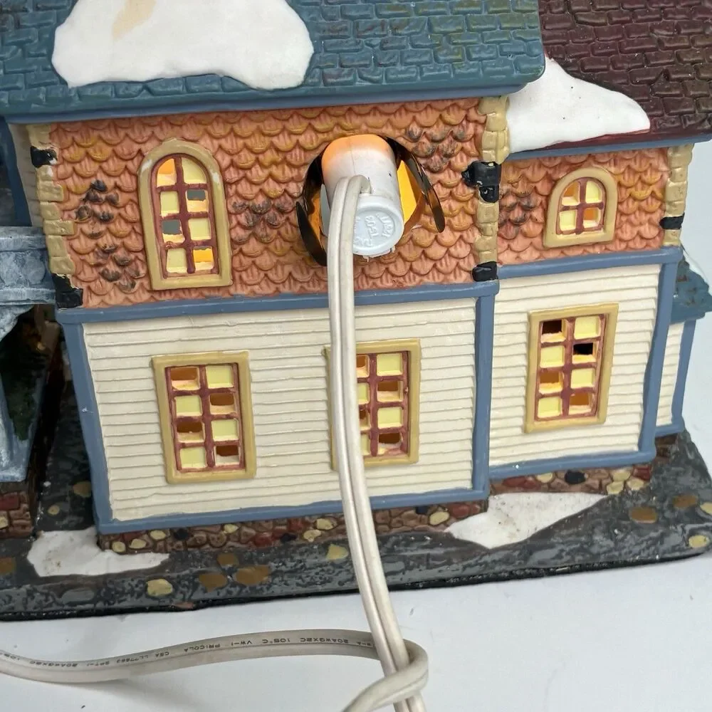 Saturday Evening Post Freedom From Want Porcelain Lighted Christmas House w/ Box